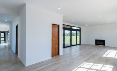 Casa A ESTRENAR de 3 dorm en Country La Reserva
