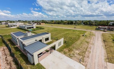 Casa A ESTRENAR de 3 dorm en Country La Reserva