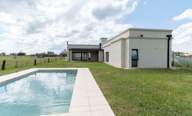 Casa A ESTRENAR de 3 dorm en Country La Reserva