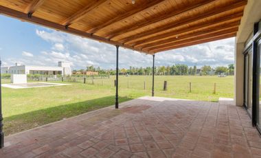 Casa A ESTRENAR de 3 dorm en Country La Reserva