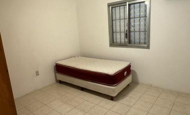 CASA EN BARRIO LOS CIPRECES