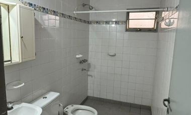 CASA EN BARRIO LOS CIPRECES