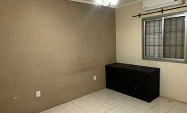 CASA EN BARRIO LOS CIPRECES