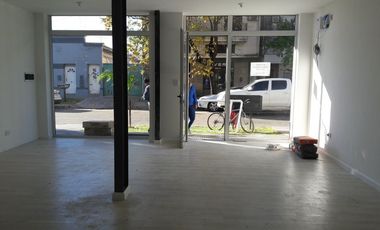 Local comercial a metros de avenida freyre