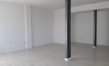 Local comercial a metros de avenida freyre