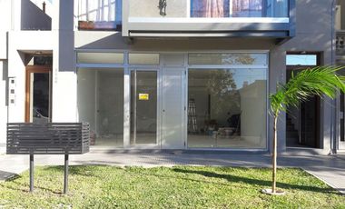 Local comercial a metros de avenida freyre