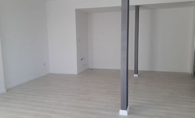 Local comercial a metros de avenida freyre