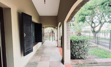 CASA EN VENTA A POCOS MINUTOS DE SANTA FE
