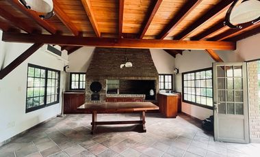 CASA EN VENTA A POCOS MINUTOS DE SANTA FE