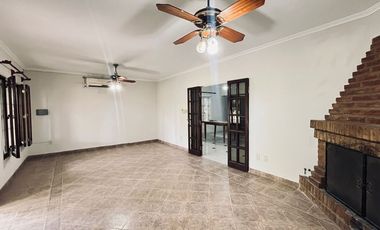 CASA EN VENTA A POCOS MINUTOS DE SANTA FE