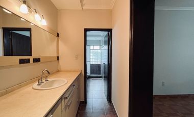 CASA EN VENTA A POCOS MINUTOS DE SANTA FE