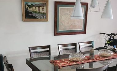 Casa con patio y  pileta en el centro