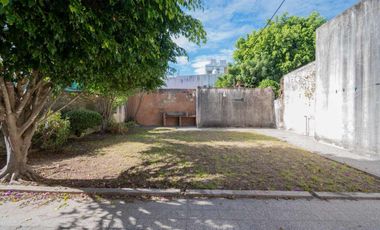 Casa de 4 dorm con cochera a mts de la Legislatura