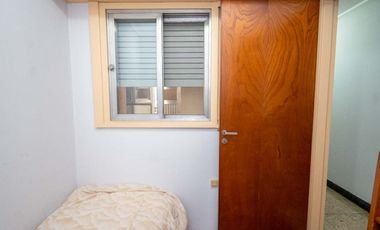 Casa de 4 dorm con cochera a mts de la Legislatura