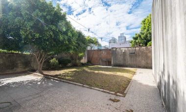 Casa de 4 dorm con cochera a mts de la Legislatura