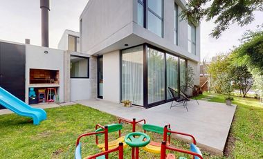 CASA EN VENTA EN GONNET