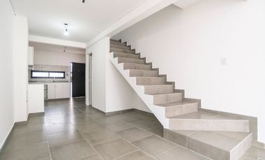 DUPLEX EN VENTA PLATANOS