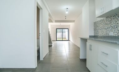 DUPLEX EN VENTA PLATANOS