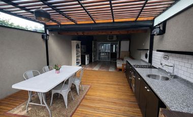 VENTA CASA 4 AMB CON COCHERA Y QUINCHO BERAZATEGUI