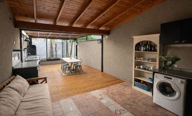 VENTA CASA 4 AMB CON COCHERA Y QUINCHO BERAZATEGUI