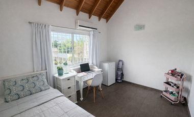 VENTA CASA 4 AMB CON COCHERA Y QUINCHO BERAZATEGUI