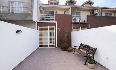 VENTA CASA 4 AMB CON COCHERA Y QUINCHO BERAZATEGUI