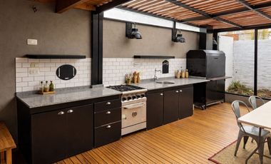 VENTA CASA 4 AMB CON COCHERA Y QUINCHO BERAZATEGUI