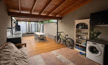 VENTA CASA 4 AMB CON COCHERA Y QUINCHO BERAZATEGUI