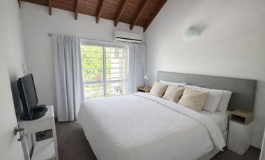 VENTA CASA 4 AMB CON COCHERA Y QUINCHO BERAZATEGUI