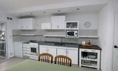 VENTA CASA 4 AMB CON COCHERA Y QUINCHO BERAZATEGUI