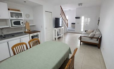 VENTA CASA 4 AMB CON COCHERA Y QUINCHO BERAZATEGUI
