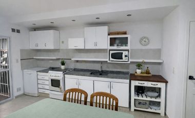 VENTA CASA 4 AMB CON COCHERA Y QUINCHO BERAZATEGUI