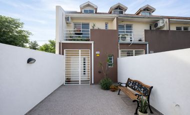 VENTA CASA 4 AMB CON COCHERA Y QUINCHO BERAZATEGUI