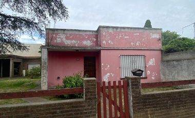 VENTA CASA A RECICLAR EN HUDSON.