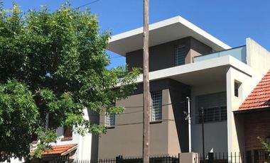 Venta Casa 5 amb.  jardín cochera Quilmes centro