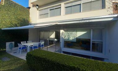 Venta Casa 5 amb.  jardín cochera Quilmes centro