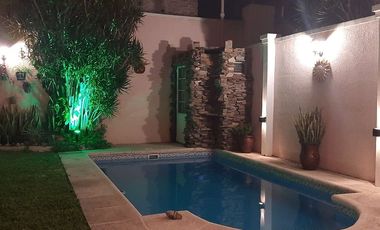 Casa 2/3 Dorm-Pileta-Cochera barrio Sur