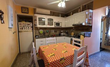 Casa 2/3 Dorm-Pileta-Cochera barrio Sur