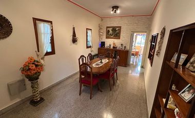 Casa 2/3 Dorm-Pileta-Cochera barrio Sur
