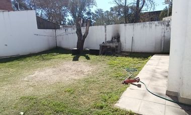ALQUILA DUPLEX ARGÜELLO 3 DORM