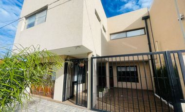 CASA EN VENTA OLMOS - 3 dorm + pileta + cochera