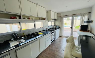 CASA EN VENTA OLMOS - 3 dorm + pileta + cochera