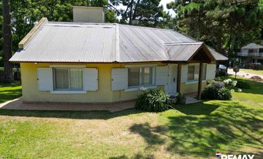 CASA VENTA VALERIA DEL MAR EN ESQUINA
