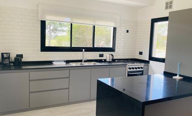 Venta casa 5ambientes gas natural Costa Esmeralda