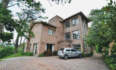 Venta Importante Casa en Carilo