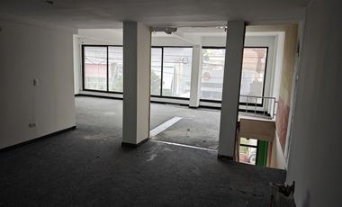 ALQUILER COMERCIAL FRENTE A CALLE MICROCENTRO NQN