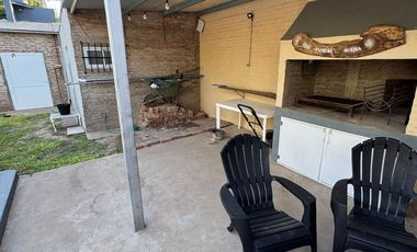 VENTA CASA DOS DORMITORIOS -  BARRIO NORTE