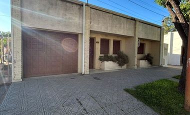 VENTA DE CASA EN BARRIO OESTE