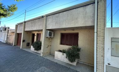 VENTA DE CASA EN BARRIO OESTE