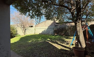 VENTA CASA A REACONDICIONAR ZONA OESTE